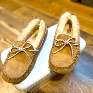 UGG slippers/shoes